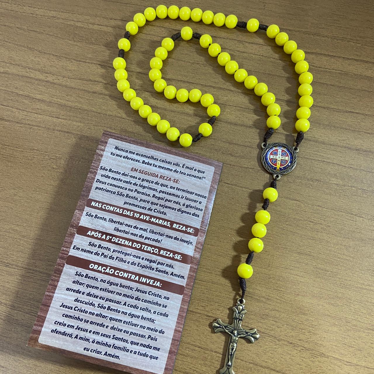 TERÇO PÉROLA AMARELA CAMPISTA MEDALHA SÃO BENTO 10MM (1 UNIDADE)