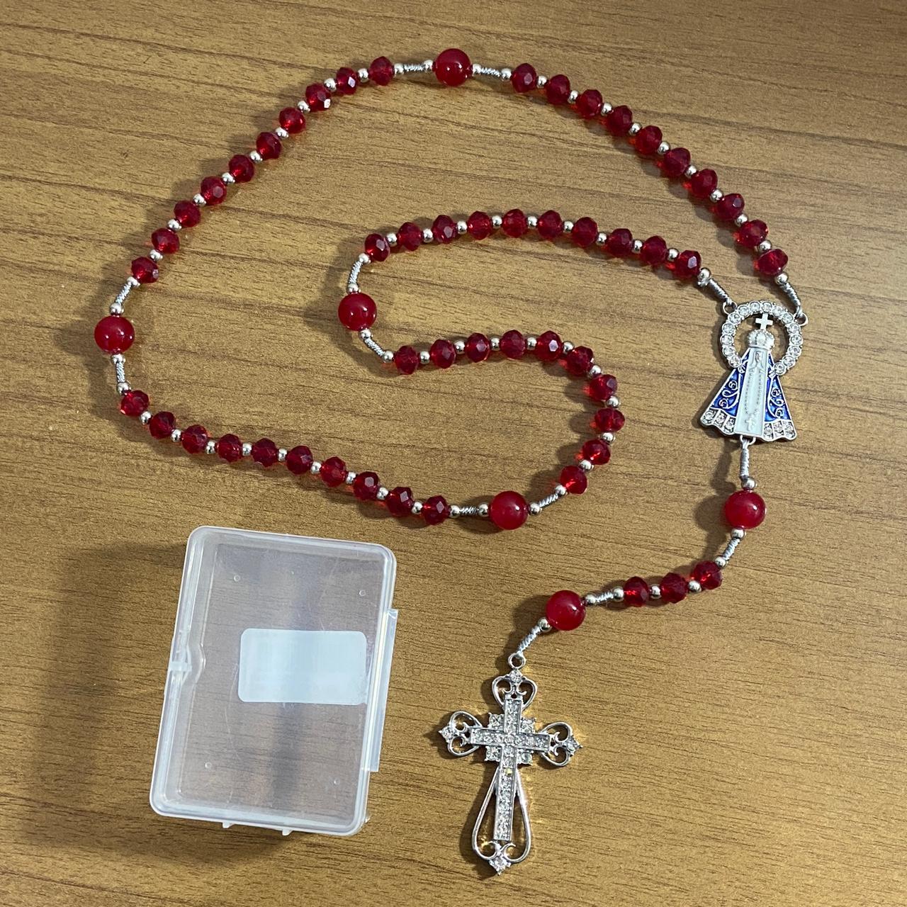 TERÇO DE NOIVA PRATEADO CRISTAL VERMELHO NOSSA SENHORA APARECIDA 08MM (1 UNIDADE)