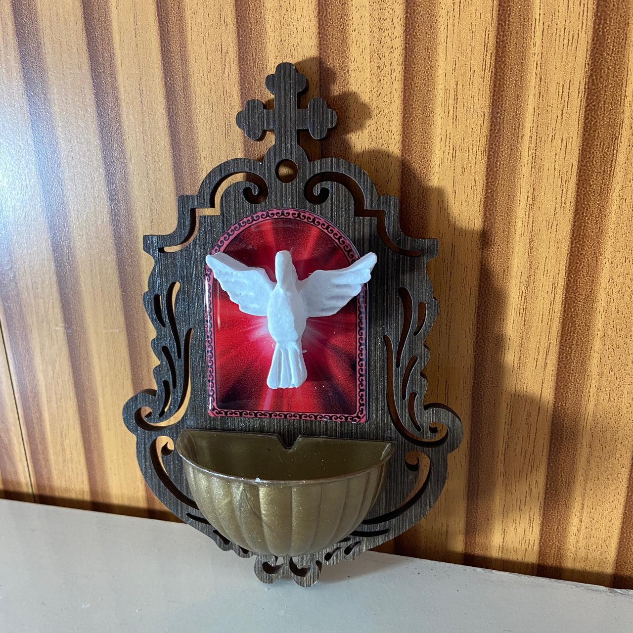 PORTA AGUA BENTA MDF DÍVINO ESPÍRITO SANTO EM RELEVO 16CM (1 UNIDADE)