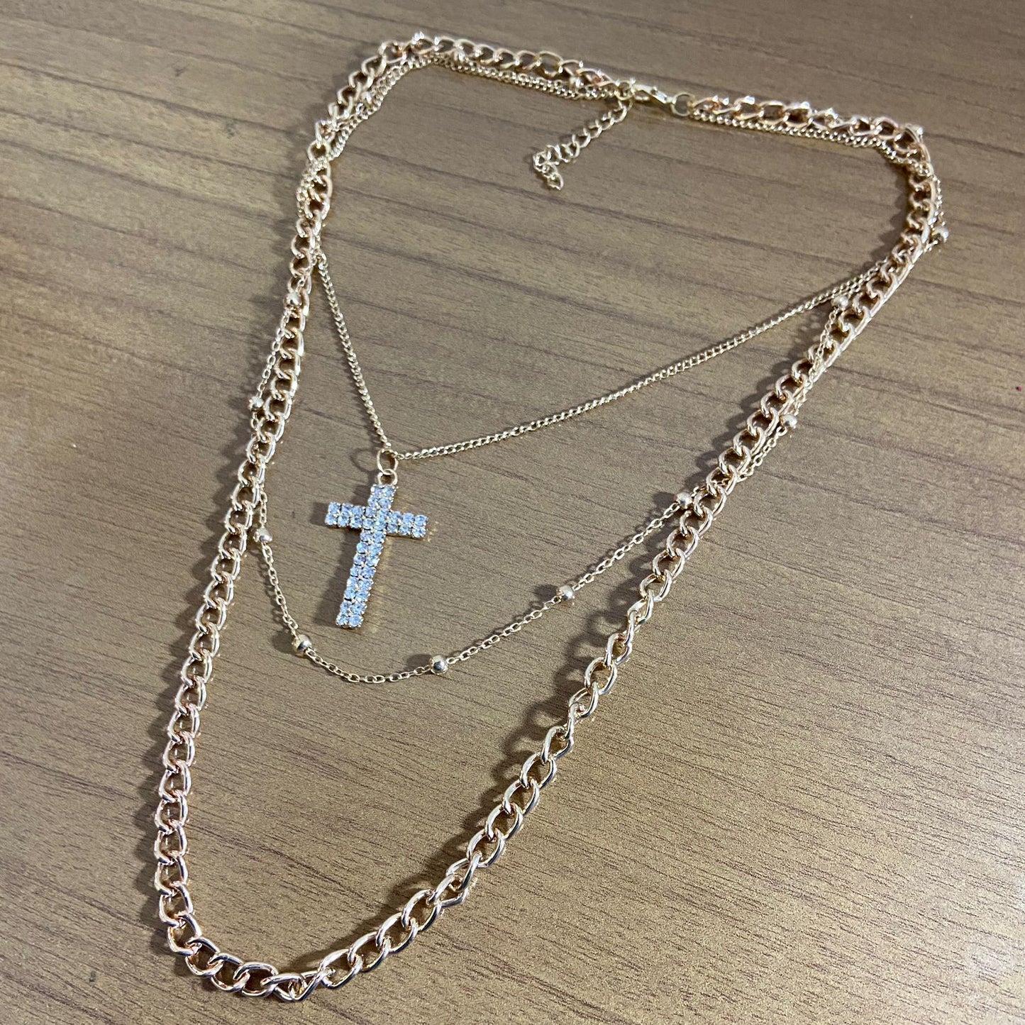 CONJUNTO COLARES DOURADOS CRUZ COM STRASS (1 UNIDADE)
