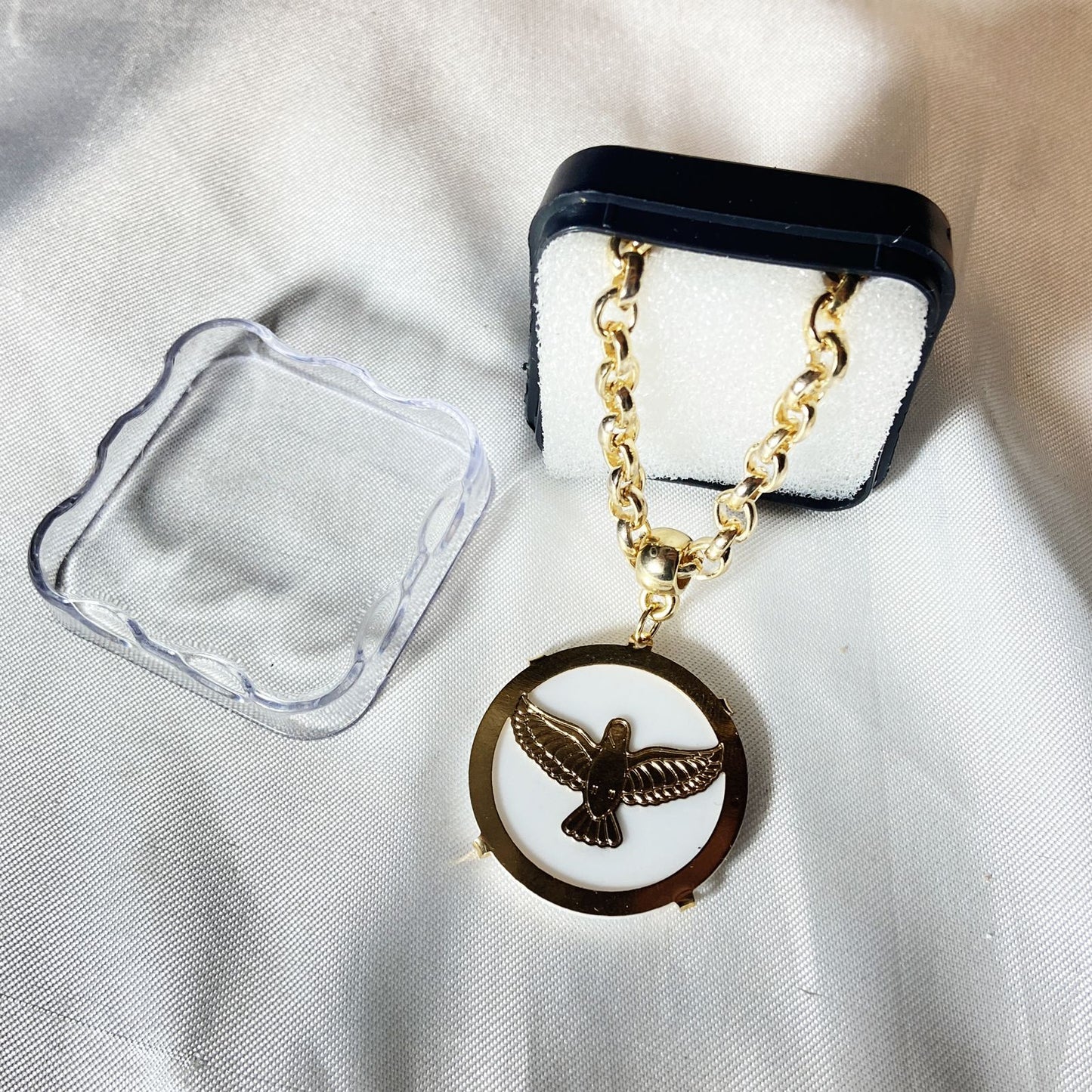 CORRENTE CHOKER DOURADA DIVINO ESÍRITO SANTO (1 UNIDADE)