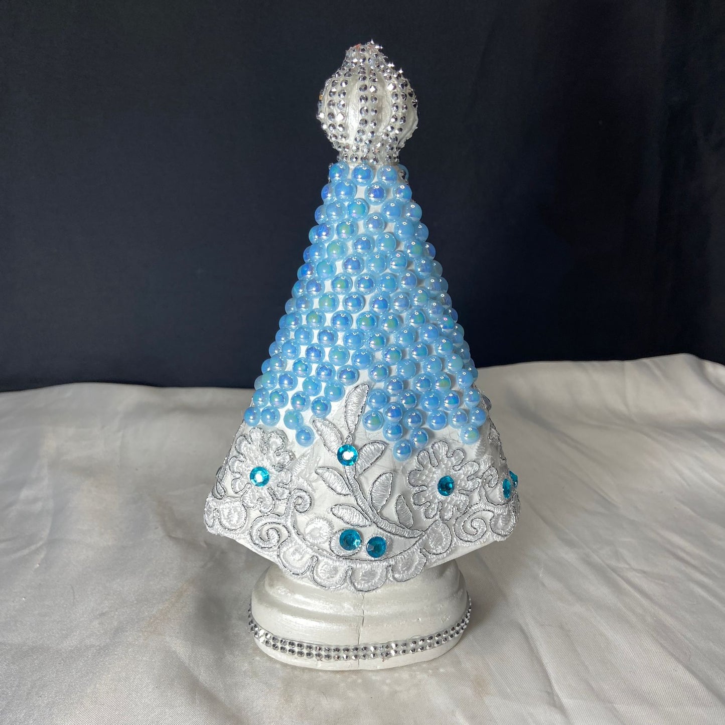IMAGEM DE GESSO NOSSA SENHORA APARECIDA PÉROLA COM STRASS MOD06 23CM (1 UNIDADE)
