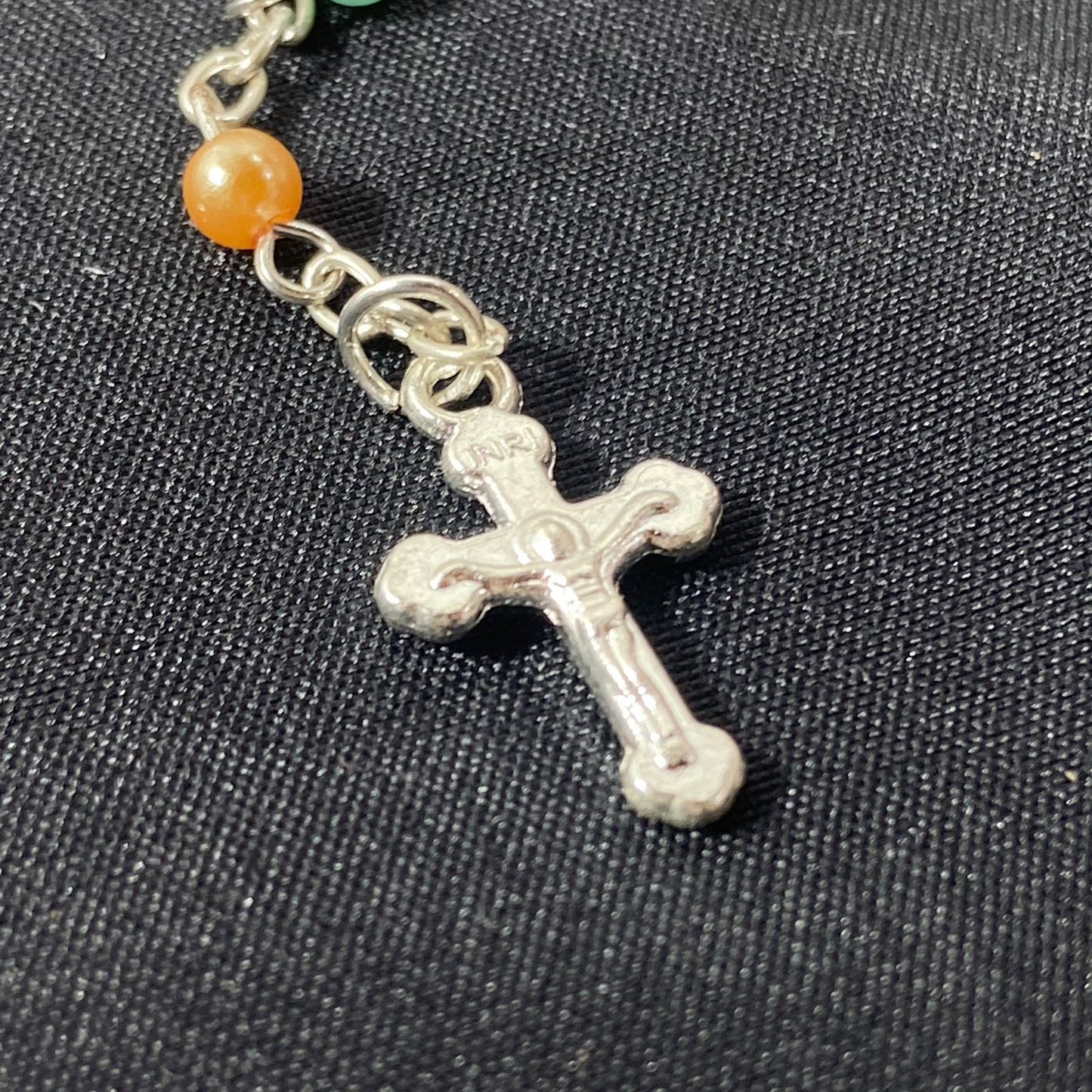 TERÇO NA GARRAFA NOSSA SENHORA APARECIDA COLORIDO 4MM (12 UNIDADES)