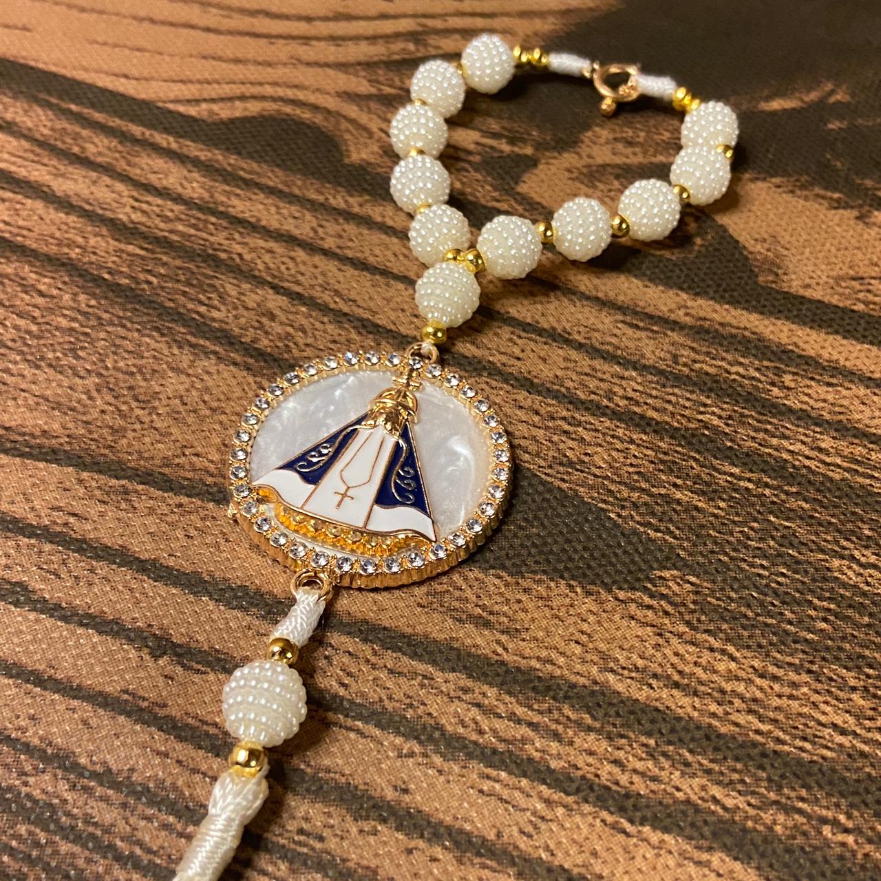DEZENA PARA CARRO NOSSA SENHORA APARECIDA MADREPÉROLA AMORA BRANCA 10MM (3 UNIDADES)