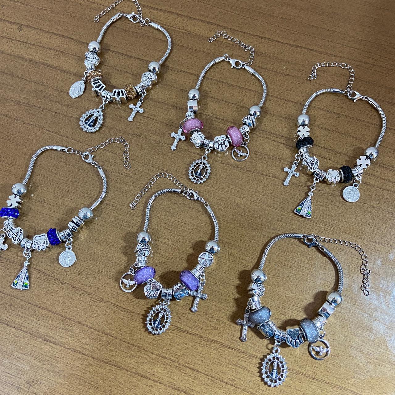 PULSEIRA PRATEADA NOSSA SENHORA APARECIDA MODELOS SORTIDOS COM BERLOQUES (6 UNIDADES)