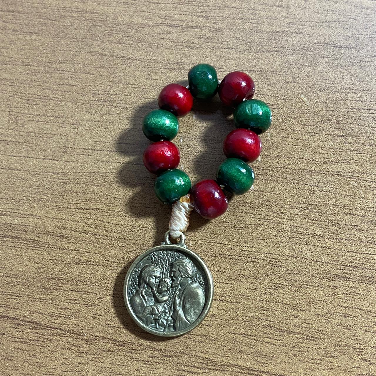 DEZENA DE DEDO MADEIRA COM MEDALHA OURO VELHO SAGRADA FAMÍLIA (3 UNIDADES)