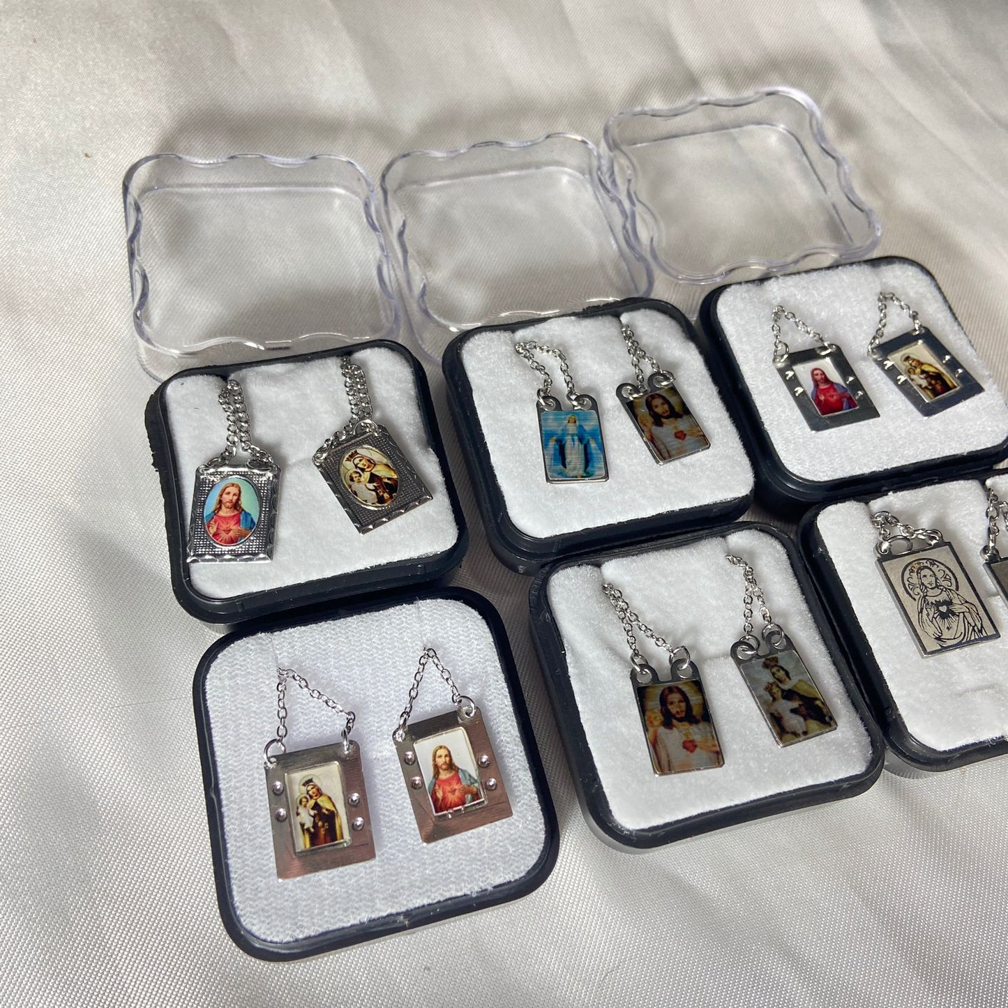 ESCAPULÁRIO INOX SANTOS SORTIDOS MOD1 (6 UNIDADES)