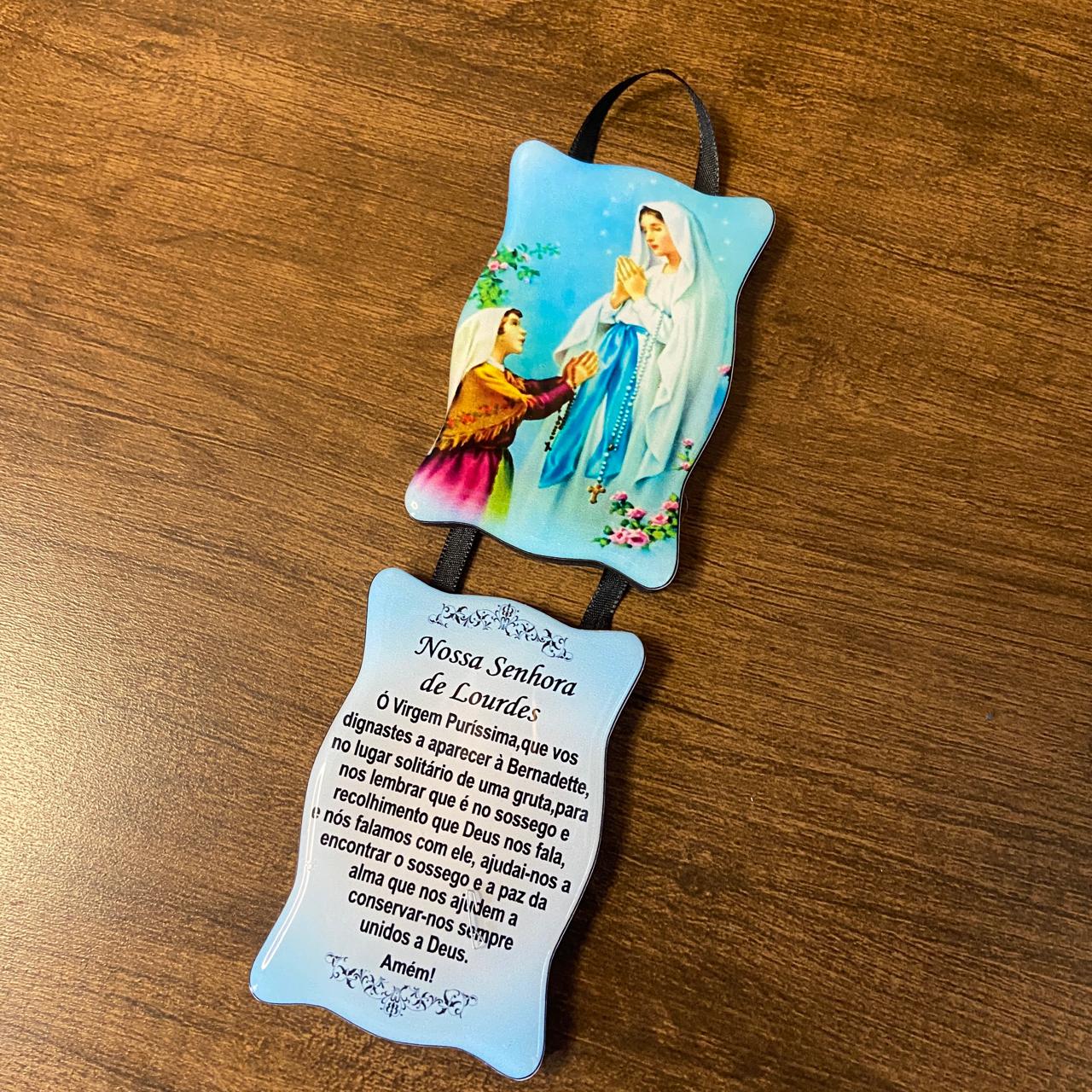 ADORNO DUPLO QUADRADO FITA NOSSA SENHORA DE LOURDES (1 UNIDADE)
