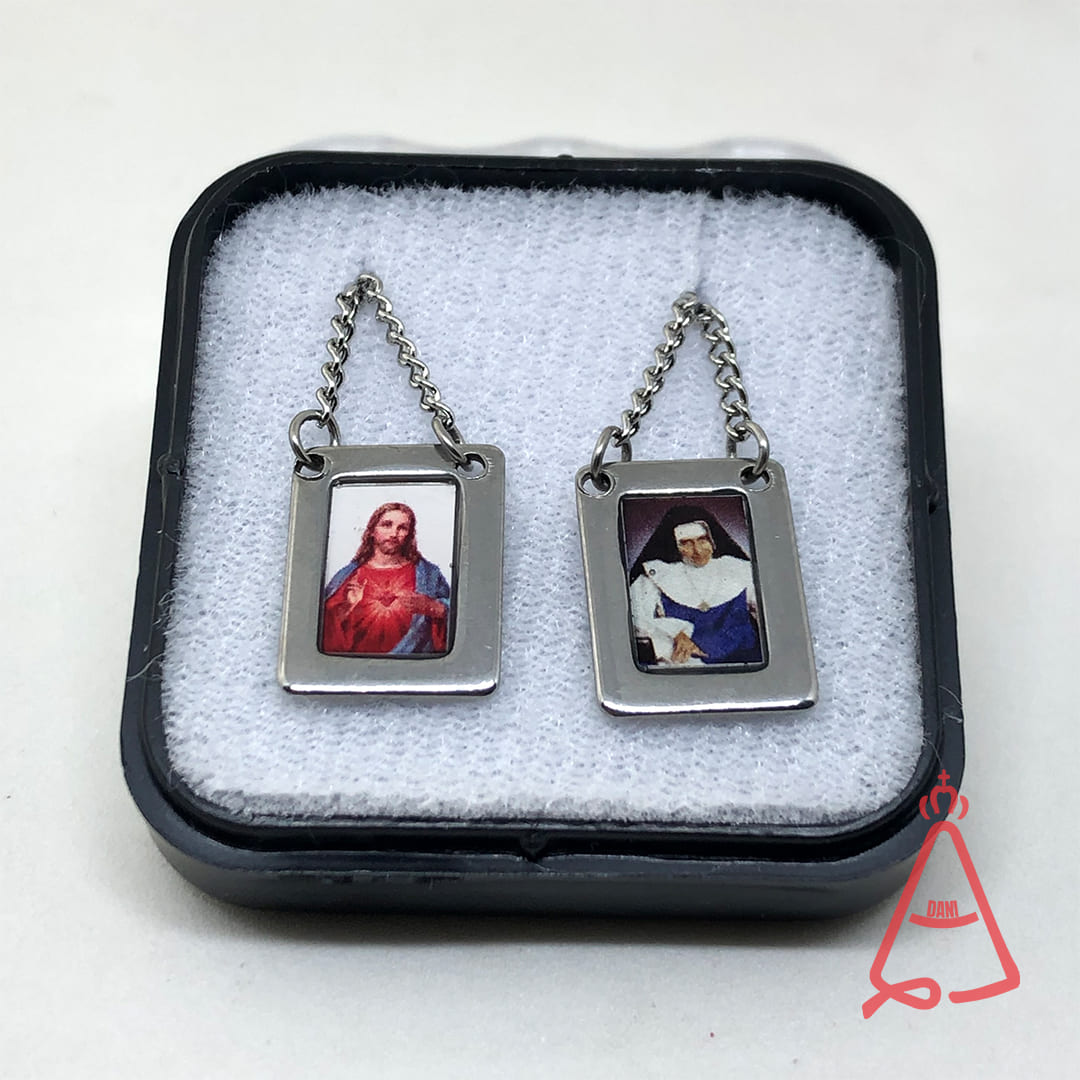 ESCAPULÁRIO INOX QUADRADO COLORIDO SAGRADO CORAÇÃO DE JESUS E SANTA DULCE DOS POBRES (6 UNIDADES)