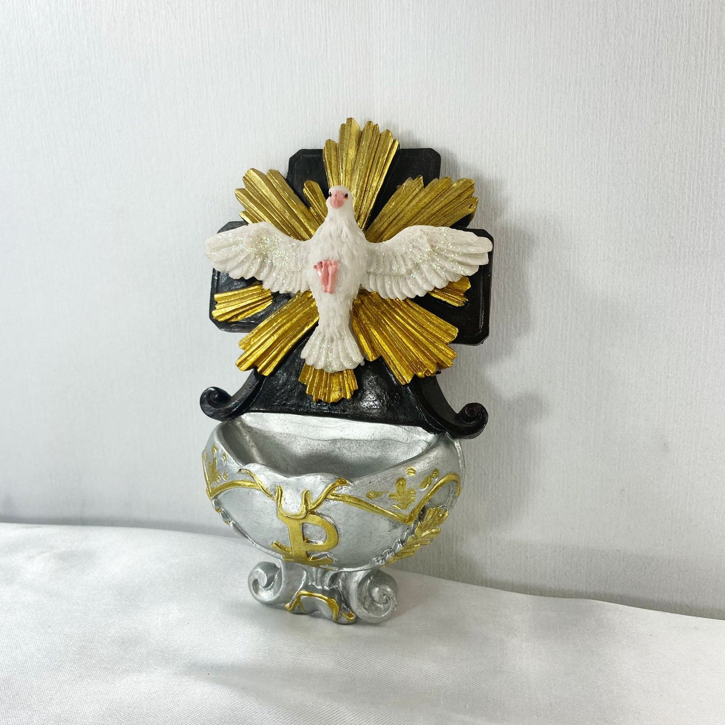 PORTA AGUA BENTA RESINA IMPORTADA DIVINO ESPÍRITO SANTO 16,5CM (1 UNIDADE)