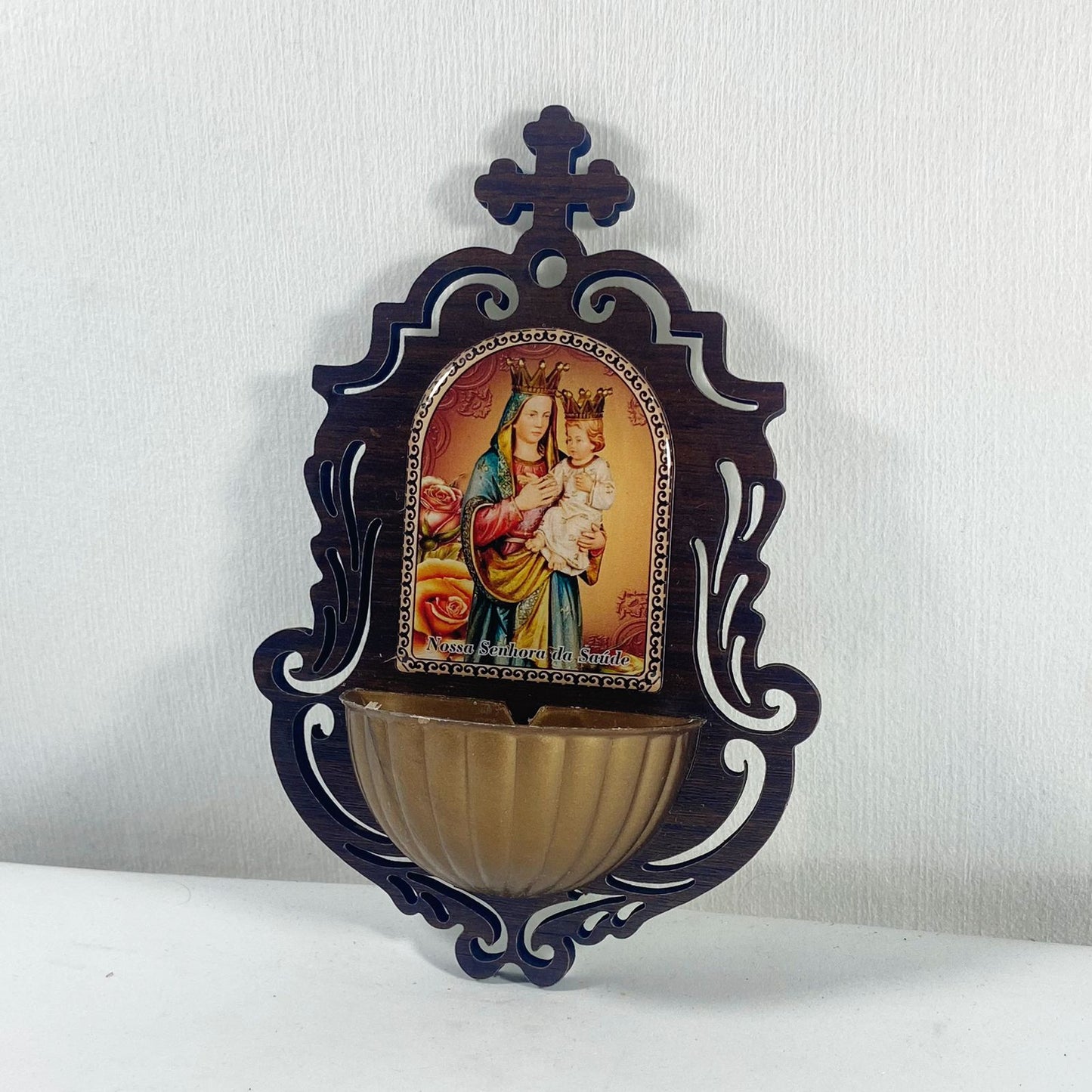 PORTA AGUA BENTA MDF NOSSA SENHORA DA SAÚDE 16CM (1 UNIDADE)