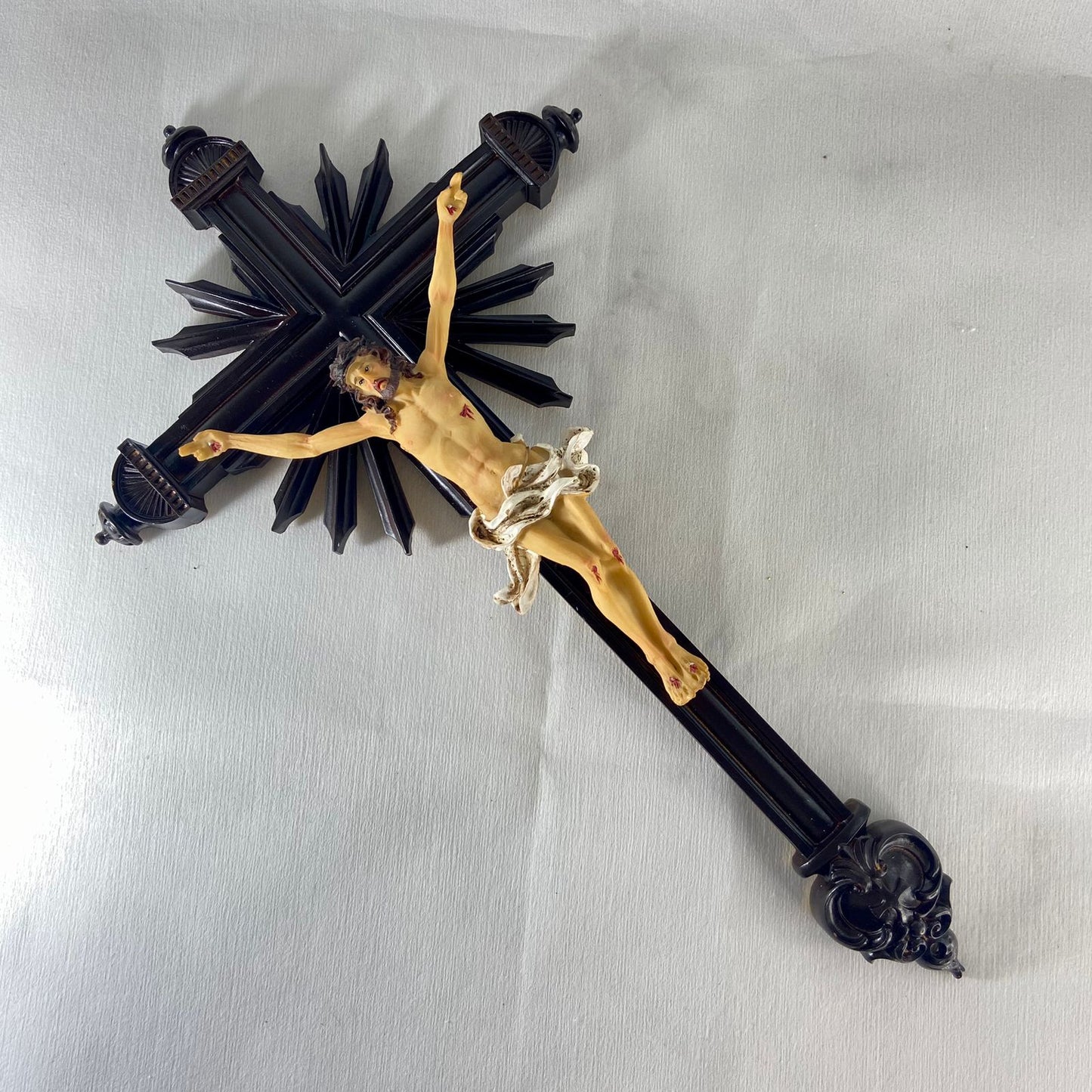 CRUCIFIXO DE RESINA IMPORTADA PAREDE MOD2 45CM (1 UNIDADE)