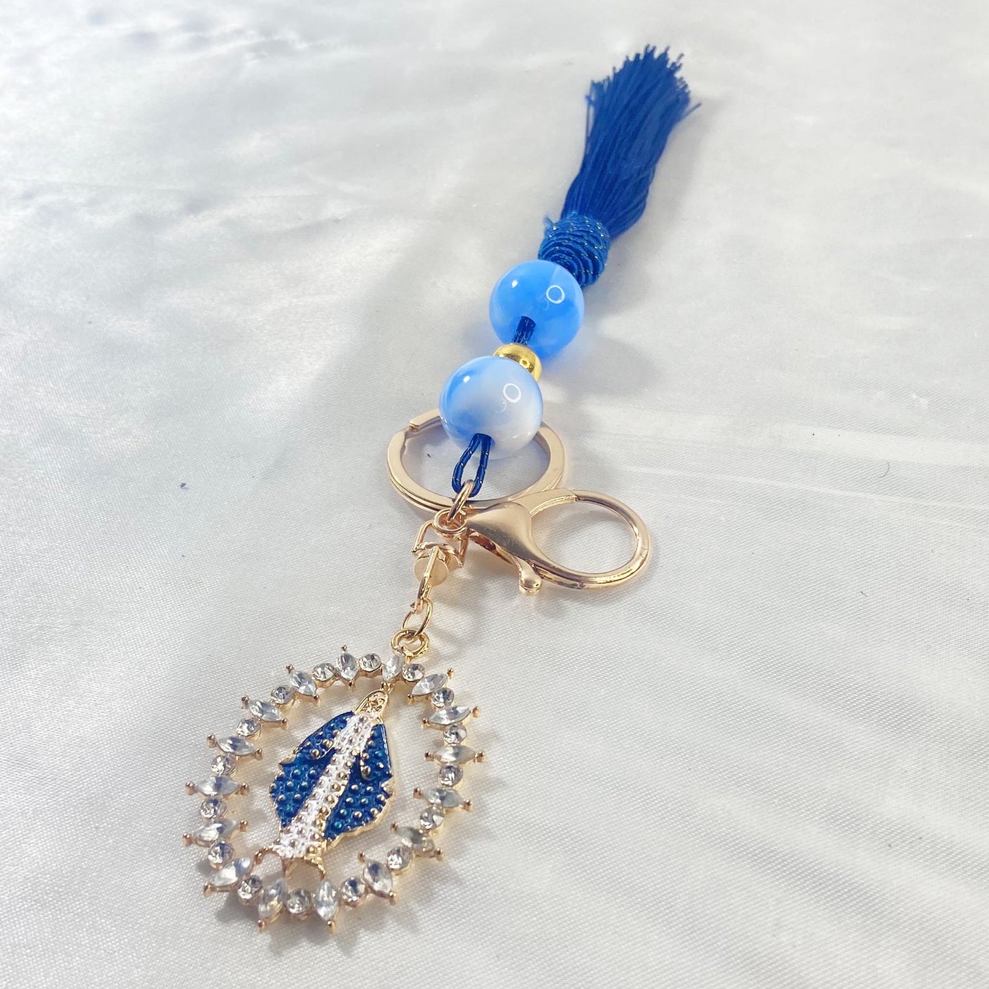 CHAVEIRO LUXO COM MOSQUETE NOSSA SENHORA DAS GRAÇAS COM POMPOM AZUL MARINHO (1 UNIDADE)