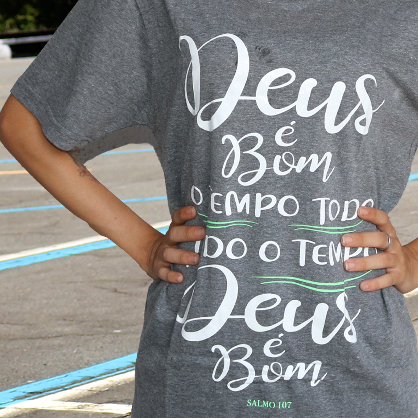 CAMISETA CINZA DEUS É BOM O TEMPO TODO TAMANHO P (1 UNIDADE)
