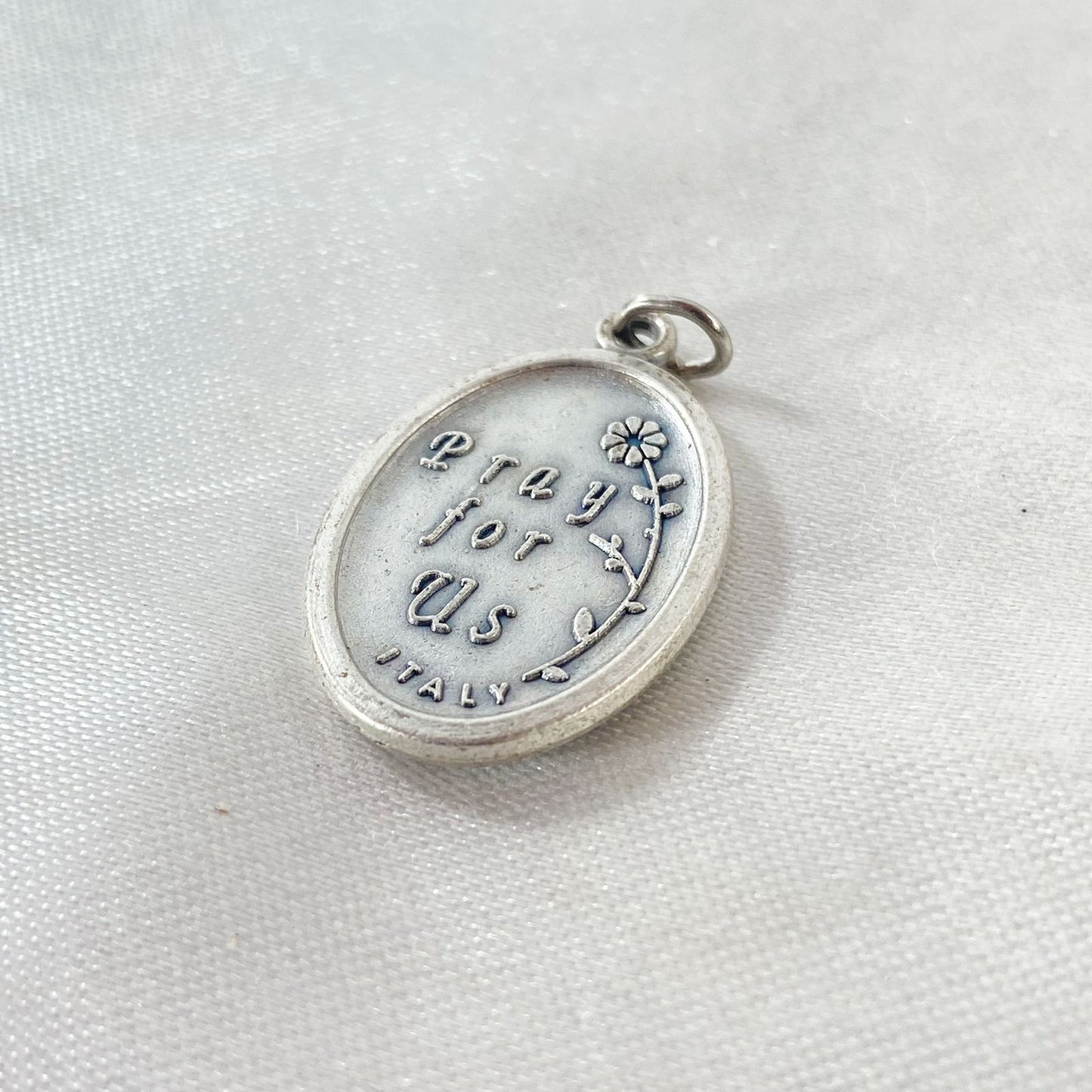 MEDALHA ITALIANA MENINO JESUS DE PRAGA (6 UNIDADES)