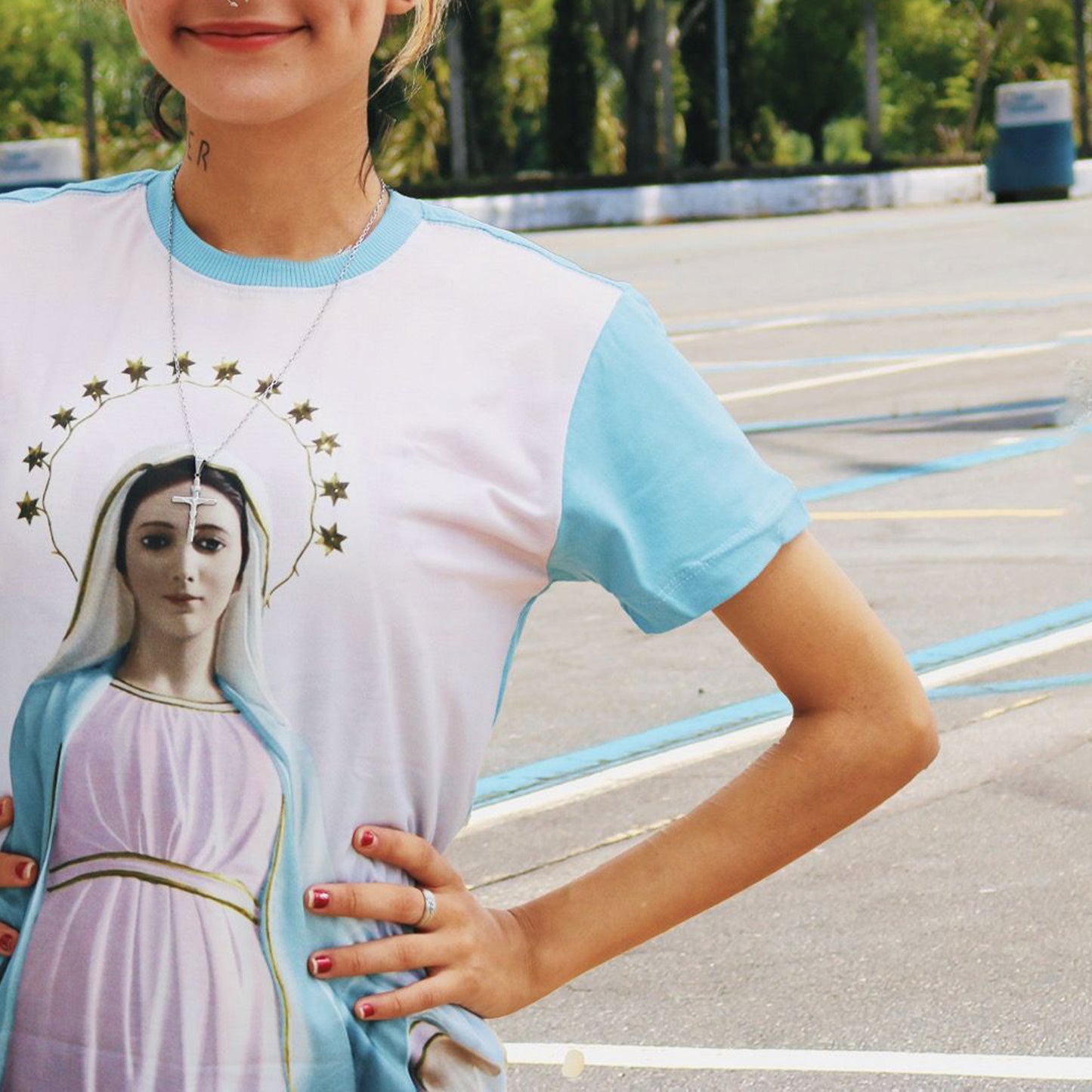 CAMISETA FEMININA AZUL NOSSA SENHORA RAINHA DA PAZ TAMANHO PP (1 UNIDADE)