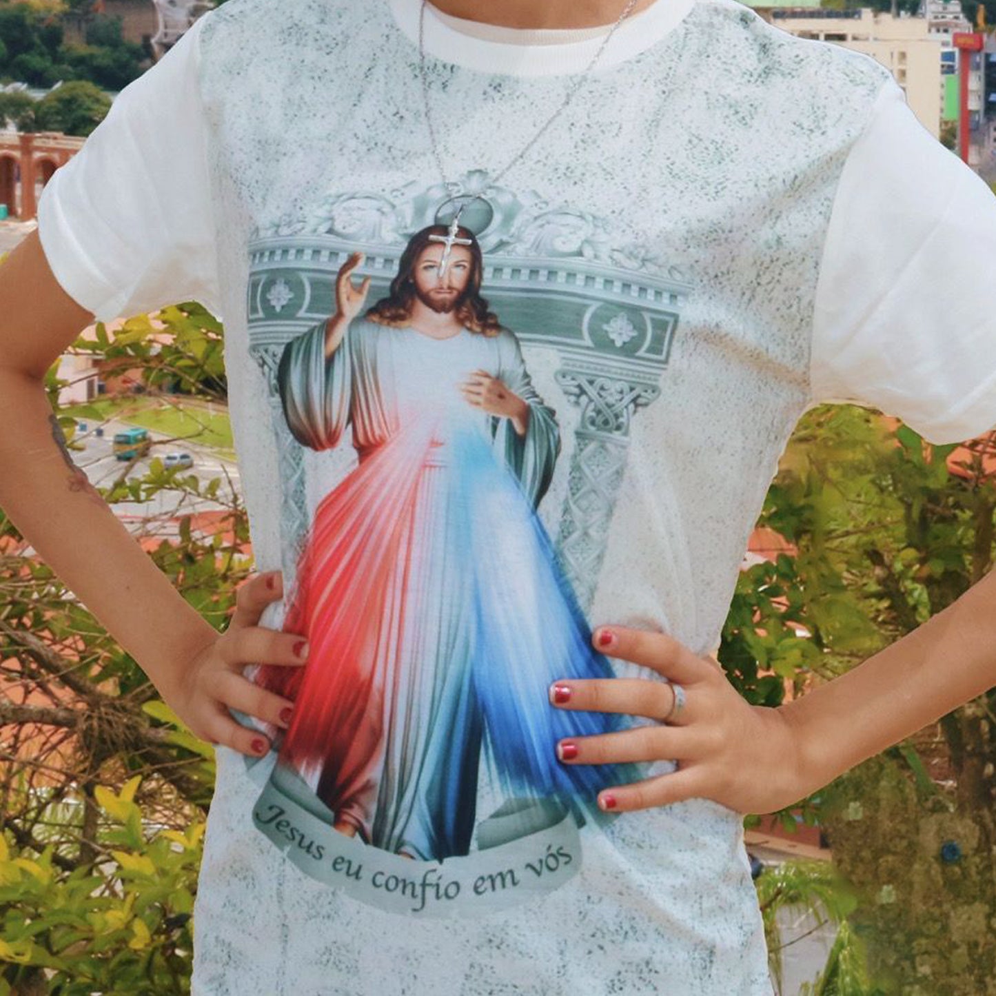 CAMISETA BEGE JESUS MISERICORDIOSO TAMANHO G (1 UNIDADE)