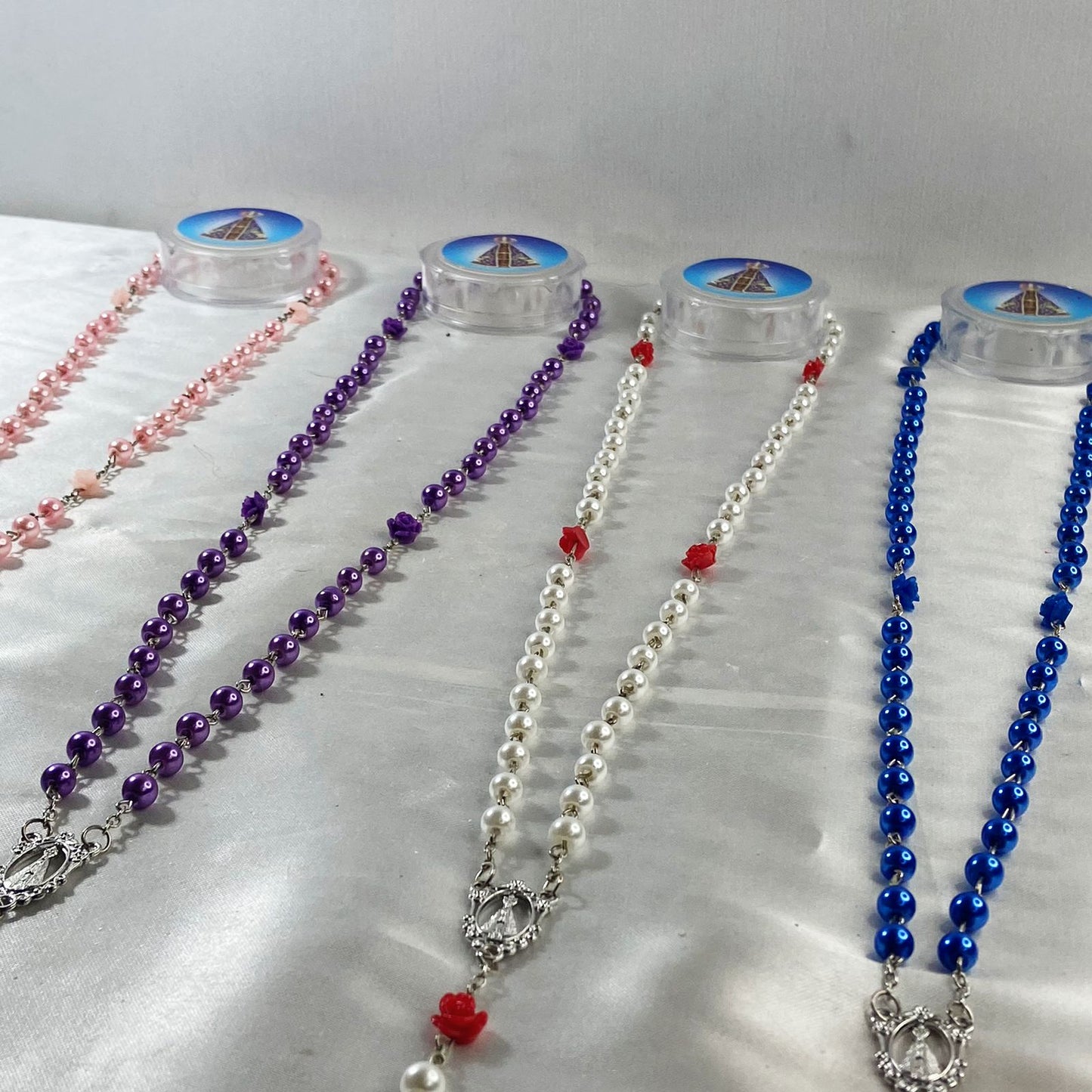 TERÇO NOSSA SENHORA APARECIDA PÉROLA ROSAS 6MM (12 UNIDADES)