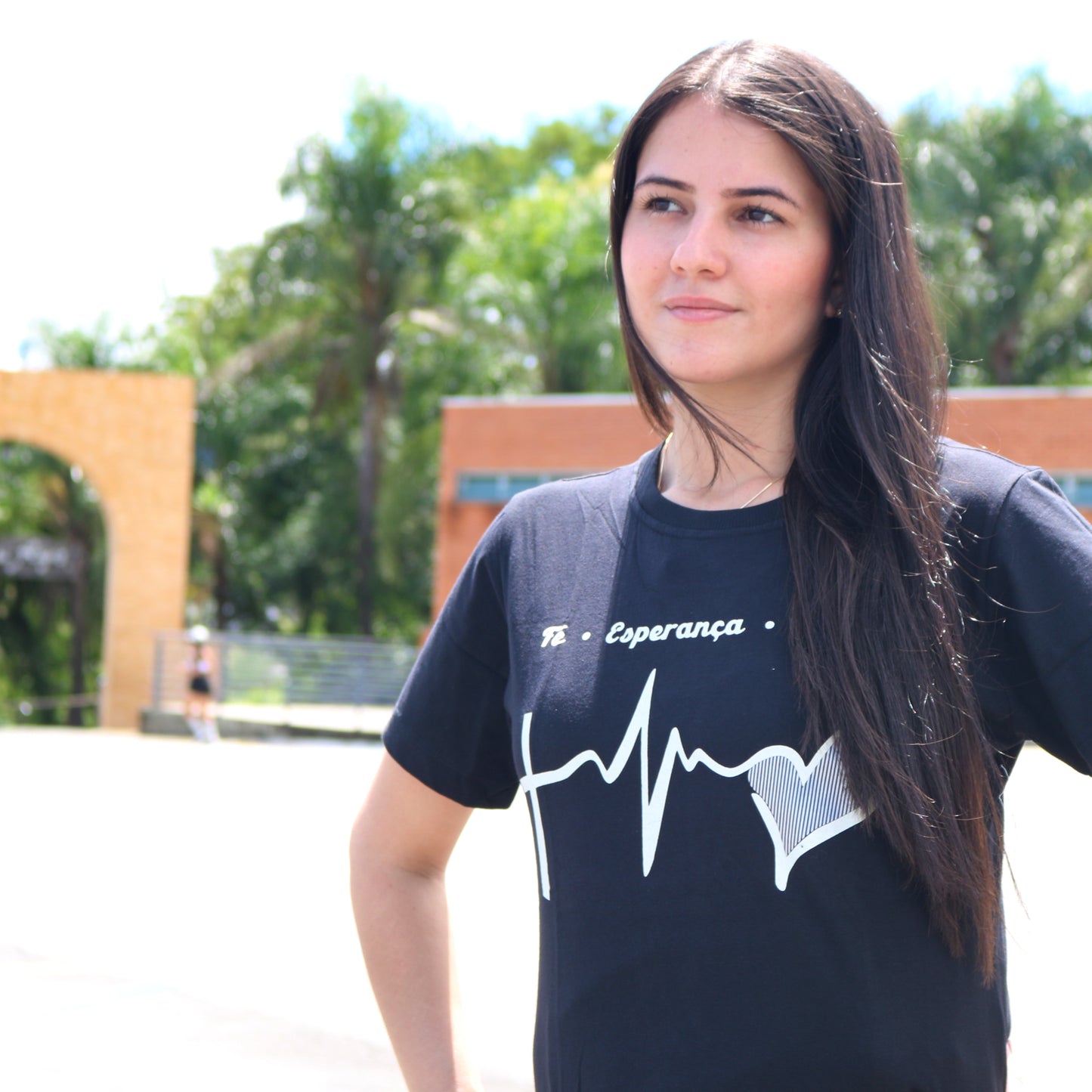 CAMISETA PRETA FÉ, ESPERANÇA E AMOR TAMANHO P (1 UNIDADE)