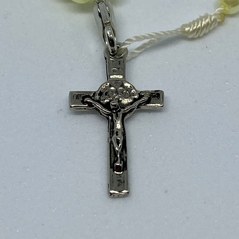 TERÇO PULSEIRA PÉROLA CREME MEDALHA SÃO BENTO (6 UNIDADES)