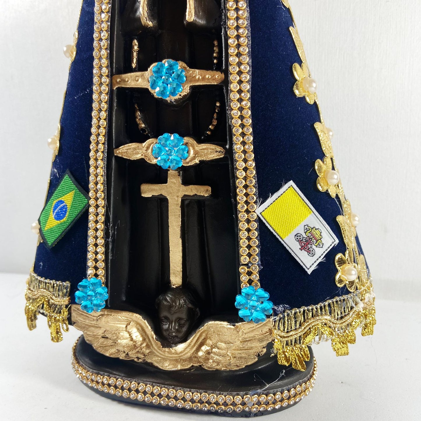 IMAGEM DE GESSO NOSSA SENHORA APARECIDA MANTO COM PÉROLA E STRASS BRANCO 29CM (1 UNIDADE)