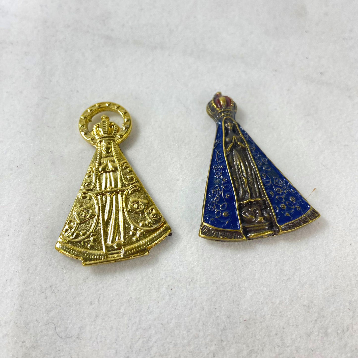 IMÃ METAL NOSSA SENHORA APARECIDA MODELOS SORTIDOS 04CM (11 UNIDADES)