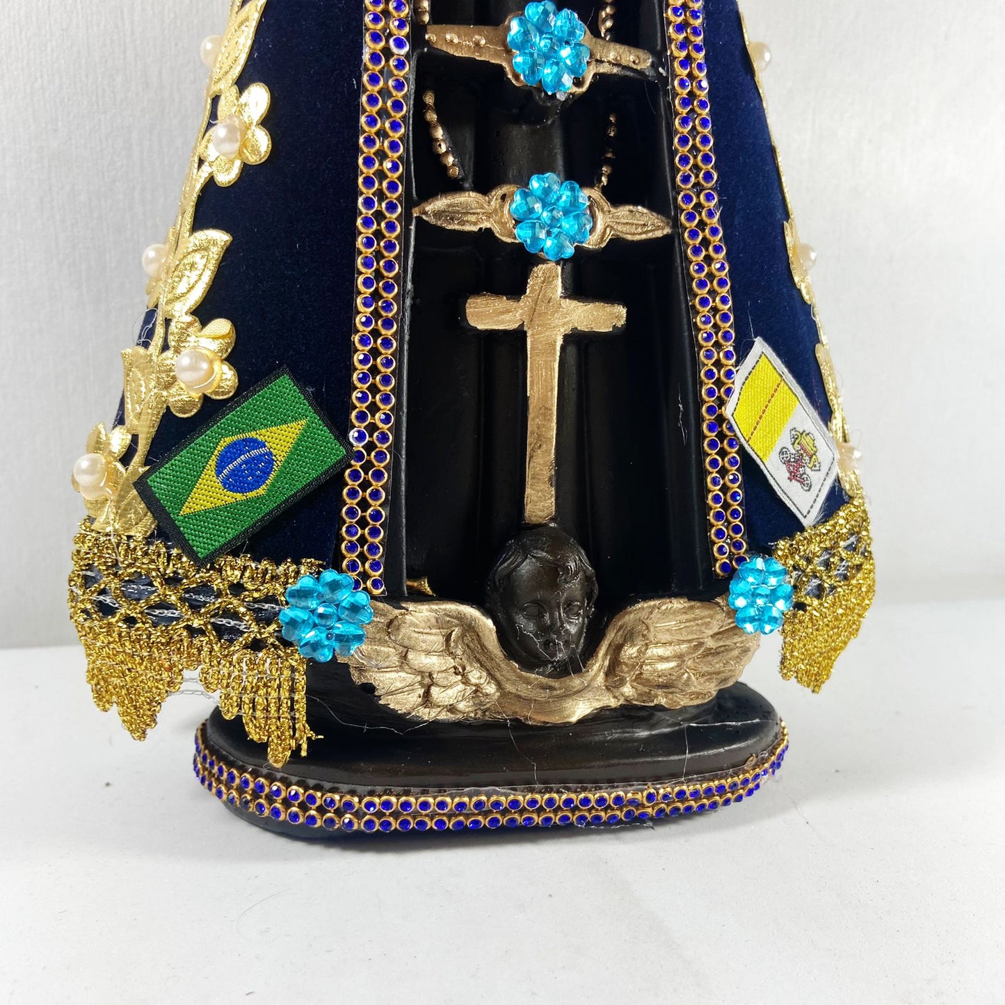 IMAGEM DE GESSO NOSSA SENHORA APARECIDA MANTO COM PÉROLA E STRASS AZUL 29CM (1 UNIDADE)