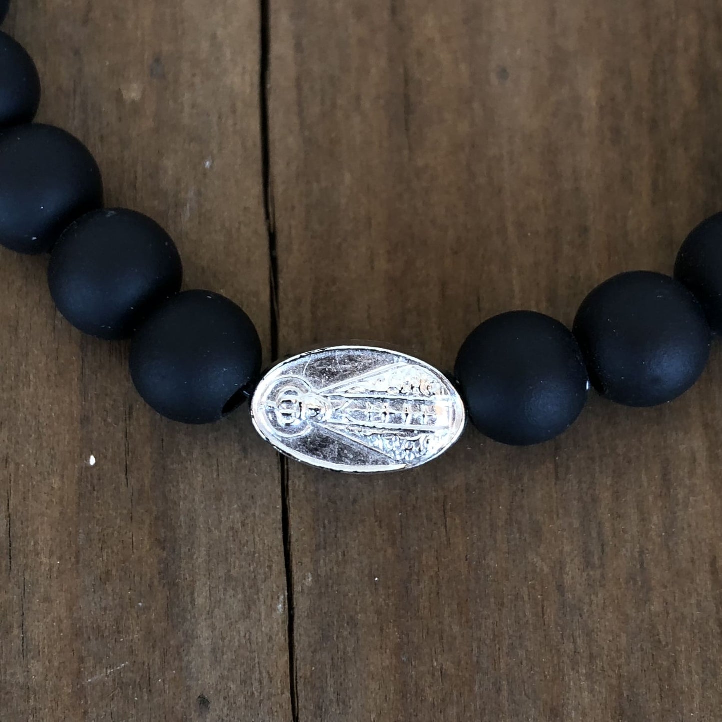 PULSEIRA EMBORRACHADA NOSSA SENHORA APARECIDA E SÃO BENTO PRETO FOSCO (8 UNIDADES)