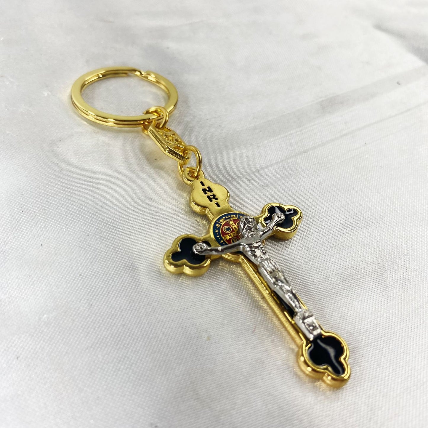 CHAVEIRO LUXO DOURADO CRUCIFIXO MEDALHA SÃO BENTO (6 UNIDADES)