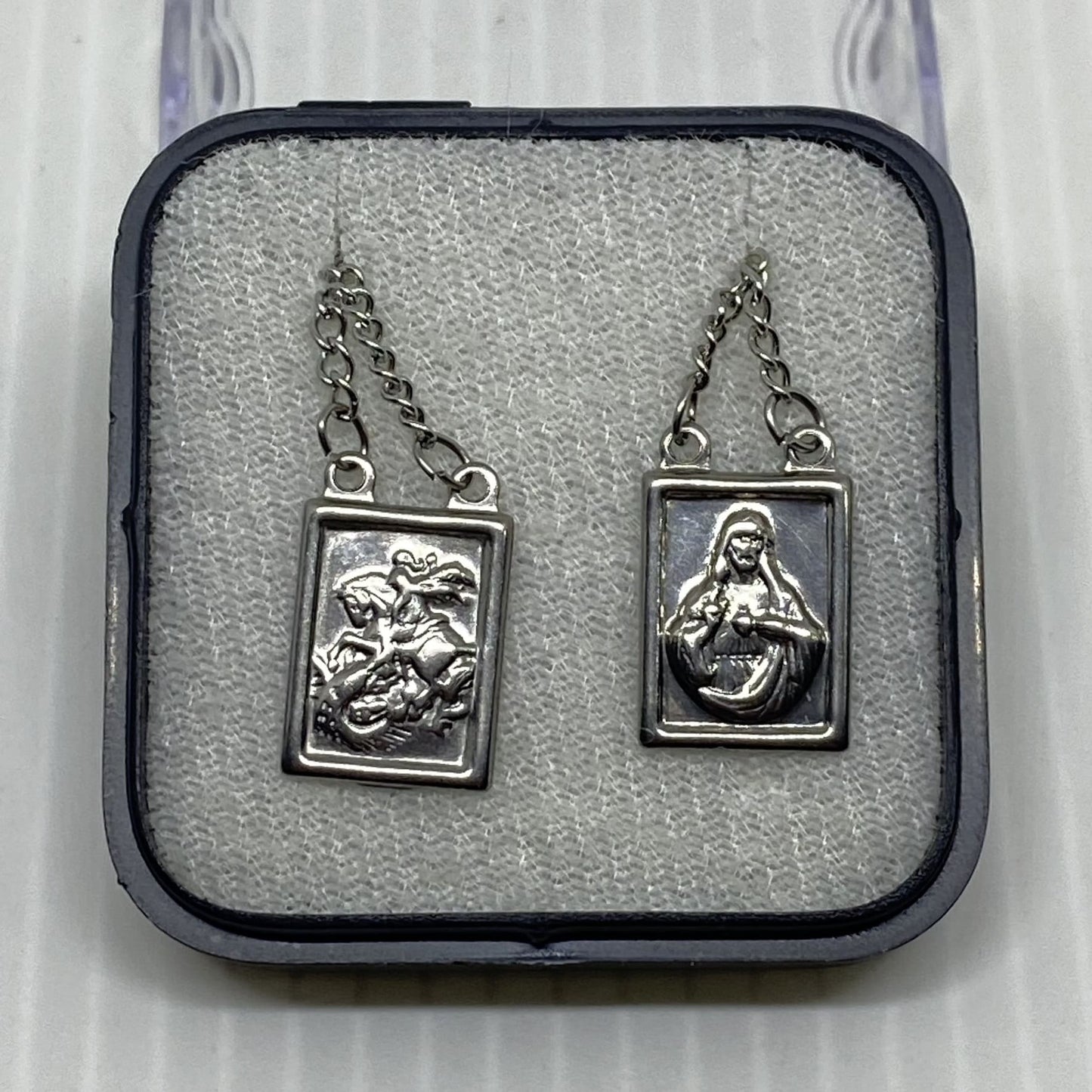 ESCAPULÁRIO DE INOX QUADRADO DETALHADO SAGRADO CORAÇÃO DE JESUS E SÃO JORGE (6 UNIDADES)