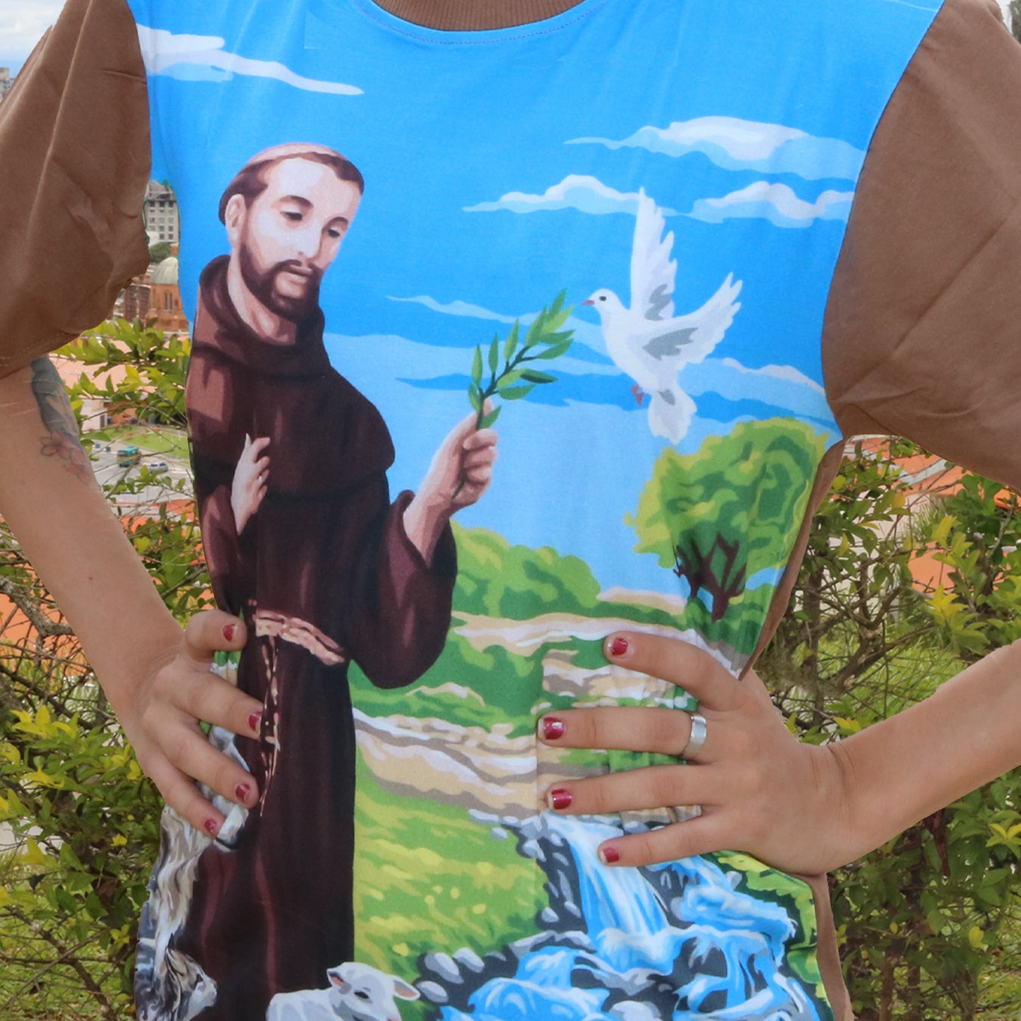 CAMISETA MARROM SÃO FRANCISCO DE ASSIS TAMANHO PP (1 UNIDADE)