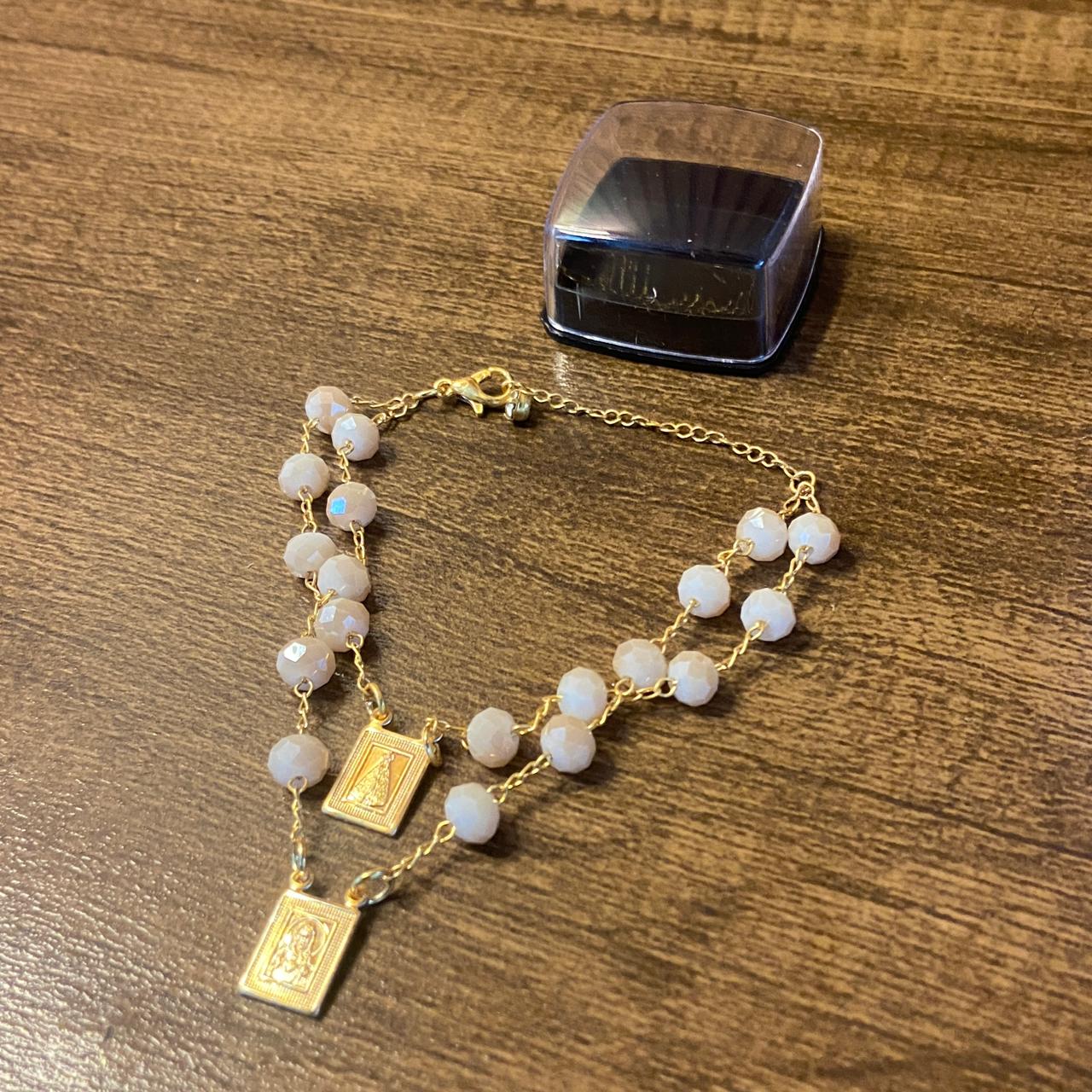 PULSEIRA ESCAPULARIO CRISTAL BEGE LEITOSO (3 UNIDADES)
