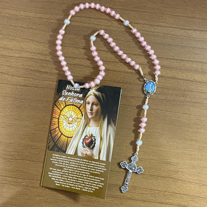 TERÇO ACRÍLICO ROSA COM FECHO NOSSA SENHORA DE FÁTIMA 08MM (1 UNIDADE)