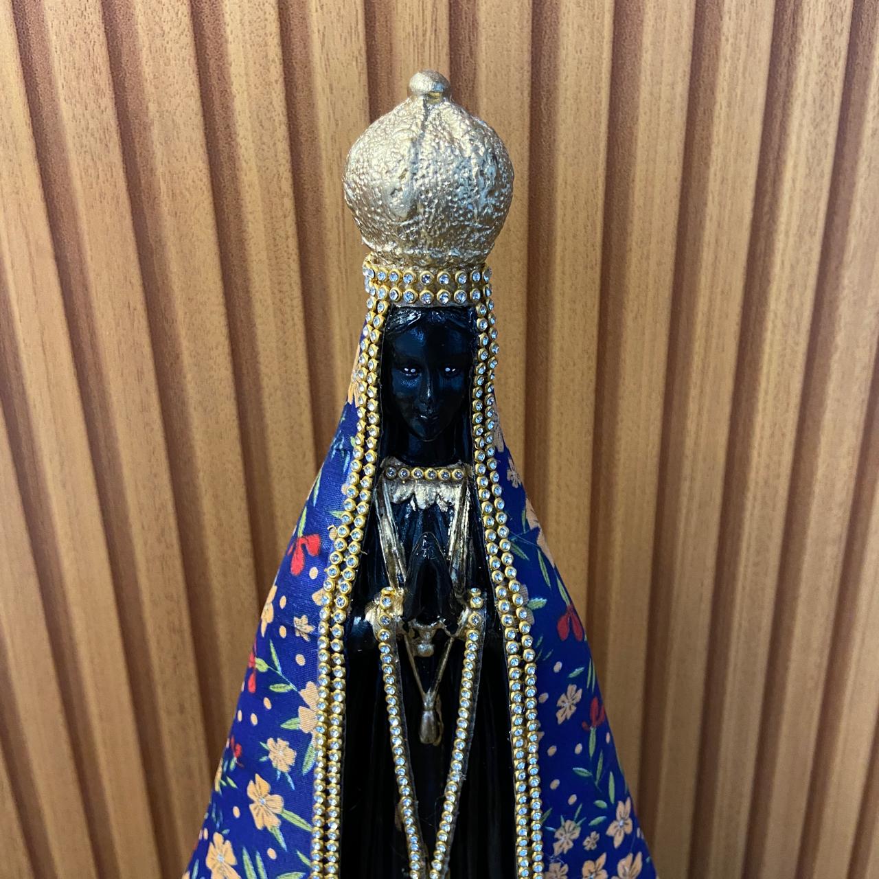 IMAGEM DE GESSO NOSSA SENHORA APARECIDA MANTO TECIDO AZUL ESCURO 34CM (1 UNIDADE)