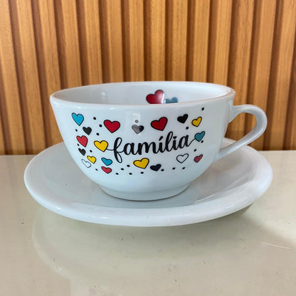 TIGELA DE PORCELANA COM ALÇA FAMÍLIA + PRATO 500ML (1 UNIDADE)