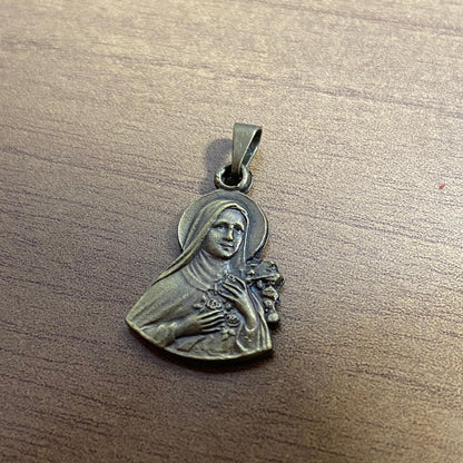 PINGENTE OURO VELHO SANTA TERESINHA (6 UNIDADES)