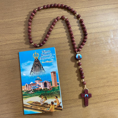 TERÇO DE MADEIRA NOSSA SENHORA APARECIDA E MEDALHA SÃO BENTO 8MM (3 UNIDADES)