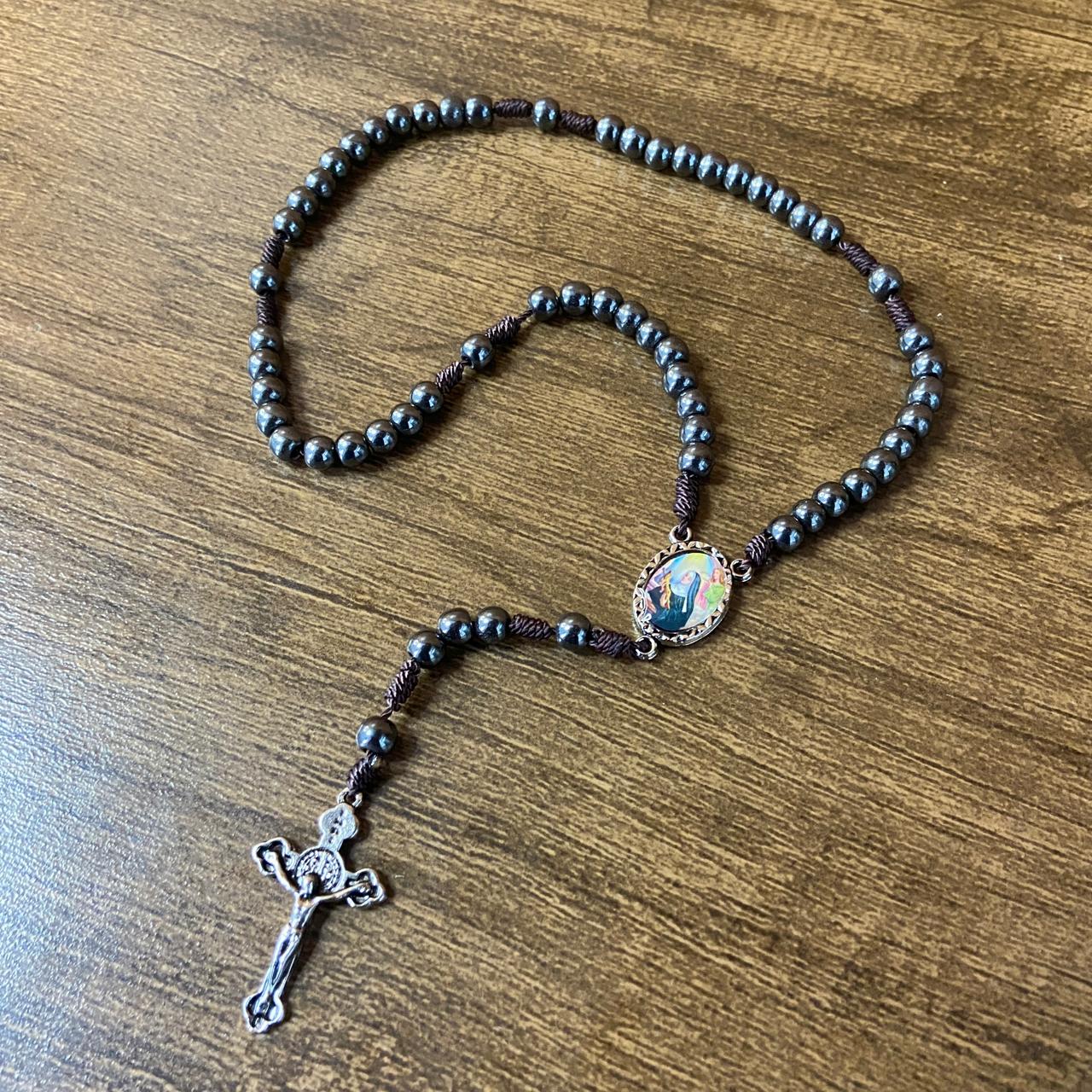 TERÇO DE HEMATITA SANTA RITA DE CÁSSIA 6MM (3 UNIDADES)