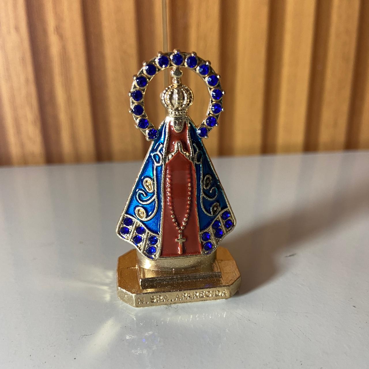 IMAGEM NOSSA SENHORA APARECIDA MARROM COM AURÉOLA  PARA CARRO STRASS AZUL (12 UNIDADES)