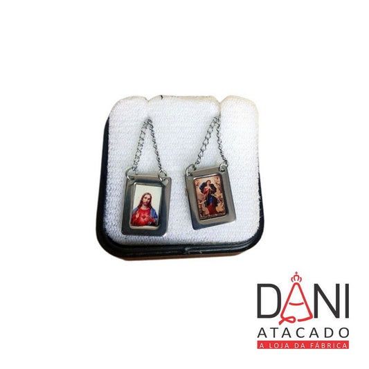 ESCAPULÁRIO INOX RESINADO COLORIDO SAGRADO CORAÇÃO DE JESUS E NOSSA SENHORA DESATADORA DOS NÓS (6 UNIDADES)