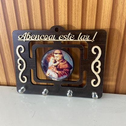 PORTA CHAVE VAZADO RESINADO SANTO ANTÔNIO 14CM (1 UNIDADE)