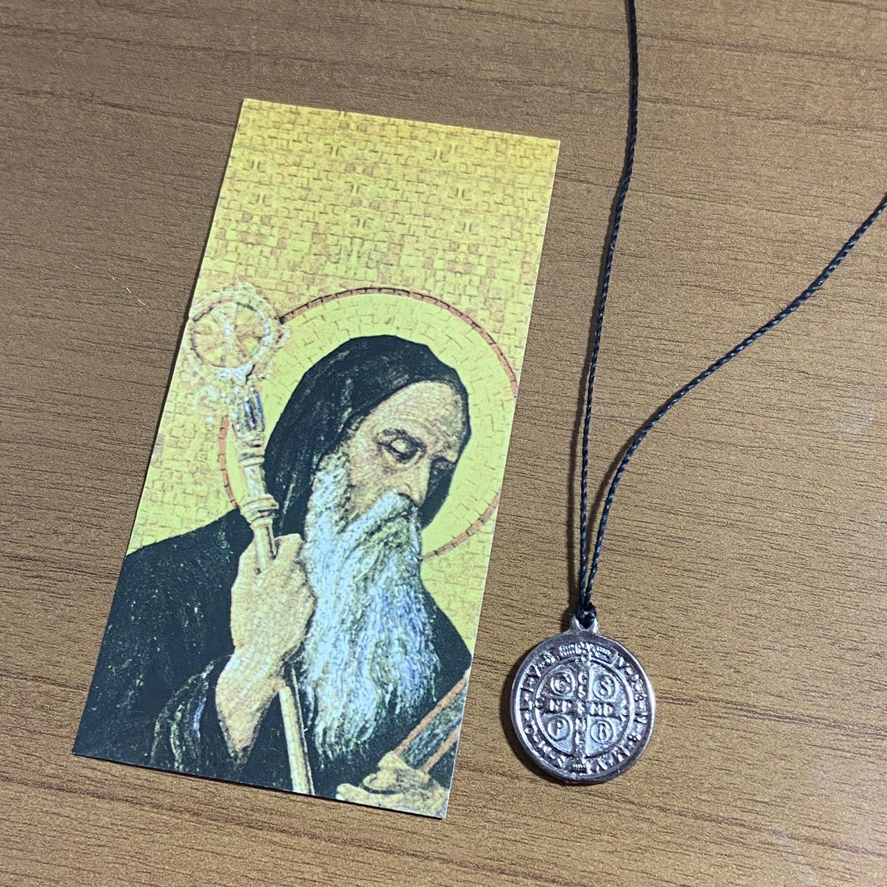 CORDÃO COM MEDALHA SÃO BENTO PRATEADA  (1 UNIDADES)