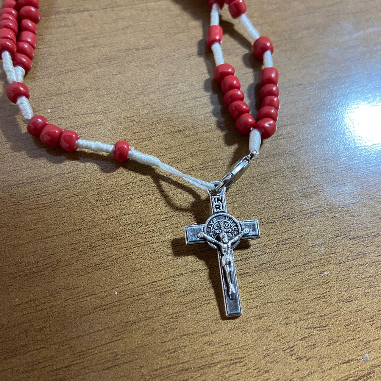 TERÇO PULSEIRA MIÇANGA VERMELHA MEDALHA SÃO BENTO 4MM (6 UNIDADES)