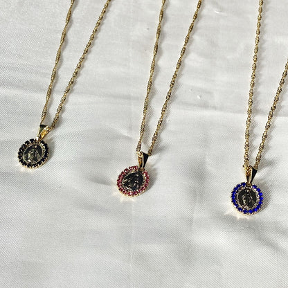 CORRENTE DOURADA OVAL NOSSA SENHORA DAS GRAÇAS P COM STRASS CORES SORTIDAS (3 UNIDADES)