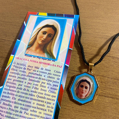 CORDÃO COM MEDALHA RESINADA RAINHA DA PAZ  (1 UNIDADES)