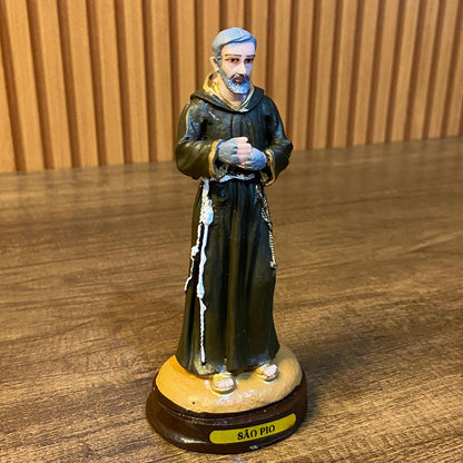 IMAGEM DE RESINA NACIONAL SANTO PADRE PIO 15CM (1 UNIDADE)