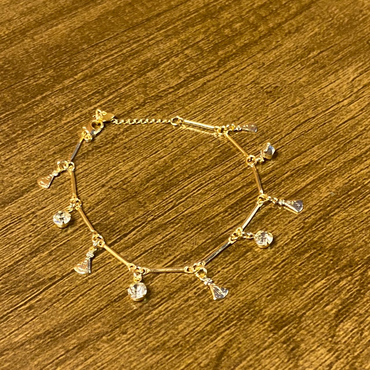 PULSEIRA DOURADA PINGENTES DE NOSSA SENHORA APARECIDA E PONTO DE LUZ  (3 UNIDADES)