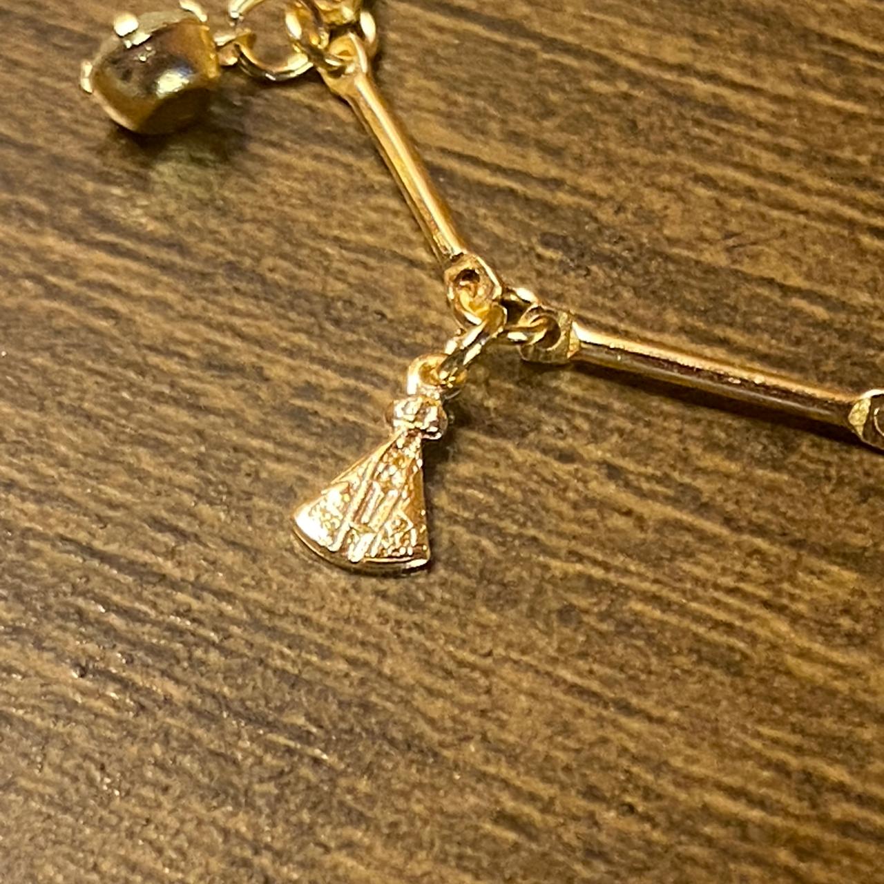 PULSEIRA DOURADA PINGENTES DE NOSSA SENHORA APARECIDA E PONTO DE LUZ  (3 UNIDADES)