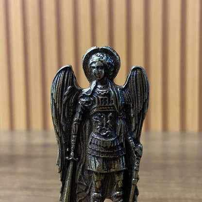 IMAGEM DE MESA METAL OURO VELHO SÃO MIGUEL ARCANJO COM BASE DE MADEIRA 09CM (1 UNIDADE)