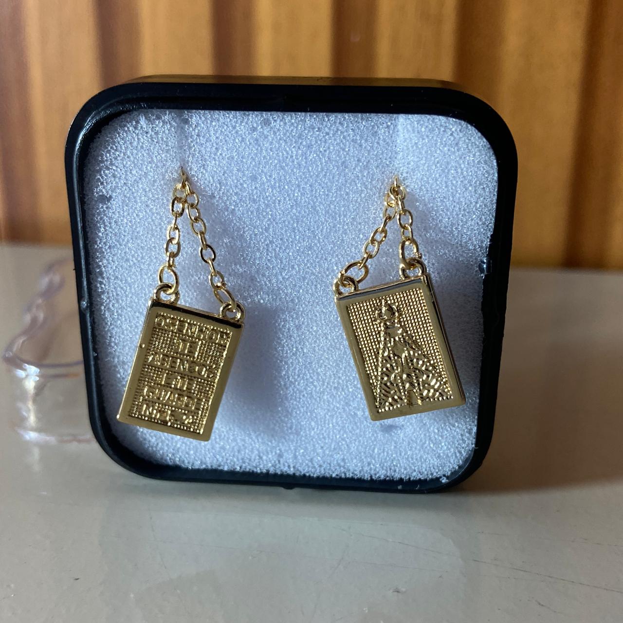 ESCAPULÁRIO DOURADO SAGRADO CORAÇÃO DE JESUS E NOSSA SENHORA APARECIDA (6 UNIDADES)